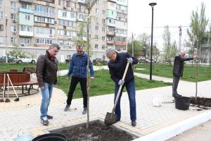 В Астрахани прошел субботник в рамках международной акции «Сад Памяти»